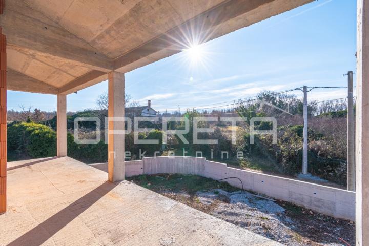 Istra, Višnjan okolica - Samostojeća kuća u roh bau fazi 