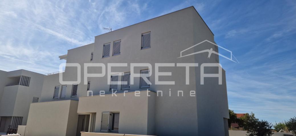 Novogradnja – luksuzna kuća s bazenom, 239 m2, Mletak – Privlaka, Zadar