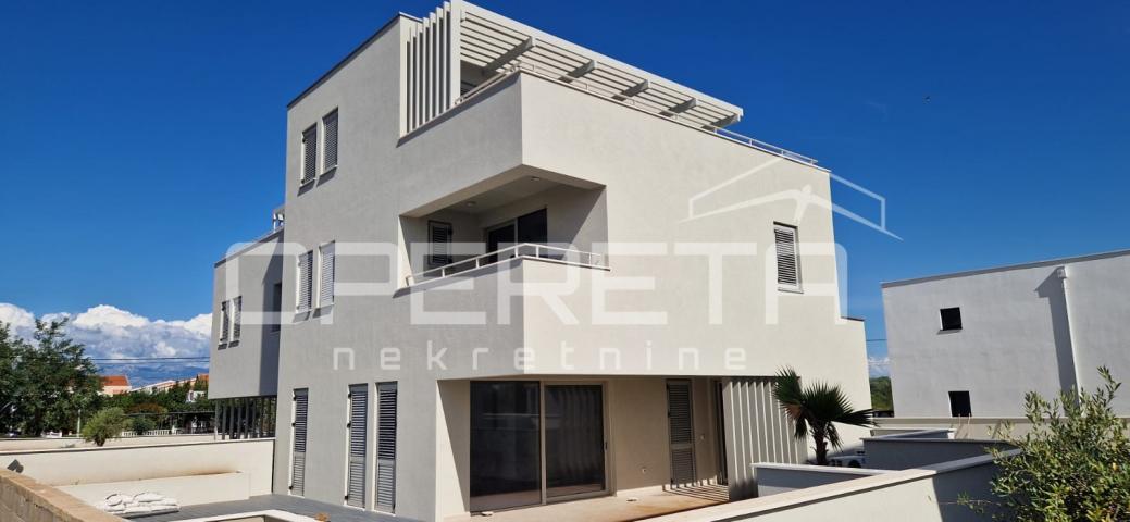 Novogradnja – luksuzna kuća s bazenom, 239 m2, Mletak – Privlaka, Zadar