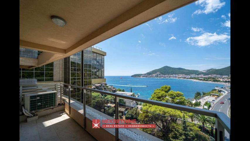 Trosoban stan sa panoramskim pogledom, Budva 