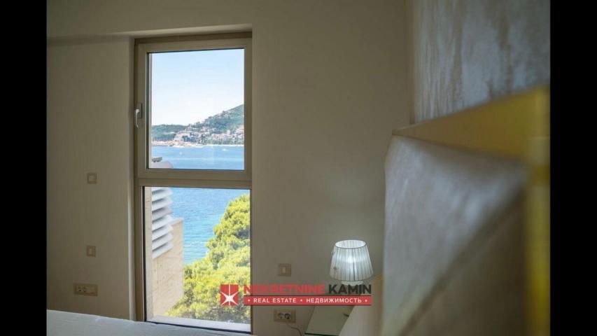 Trosoban stan sa panoramskim pogledom, Budva 