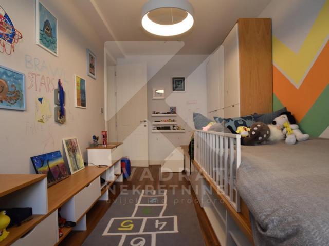 Prodaja, Trosoban stan, Podgorica, Centar, 122m2
