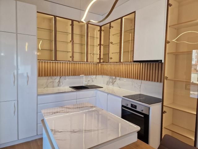 Luksuzni dvosobni penthouse 135 m² sa panoramskim pogledom na more i dva parking mesta – Bečići