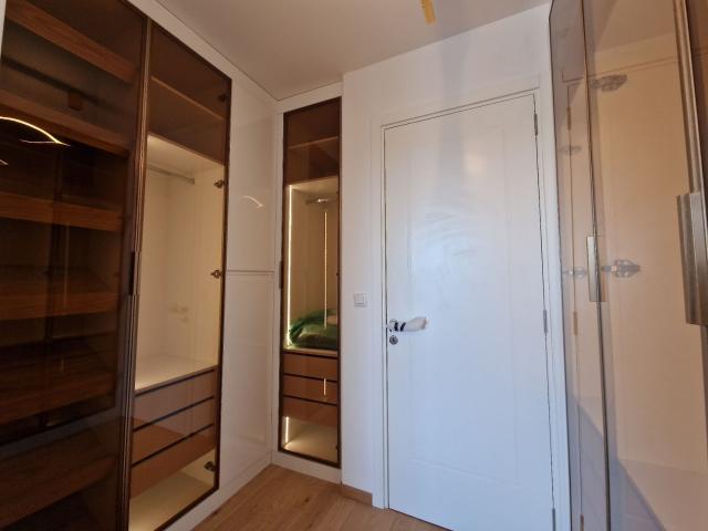 Luksuzni dvosobni penthouse 135 m² sa panoramskim pogledom na more i dva parking mesta – Bečići