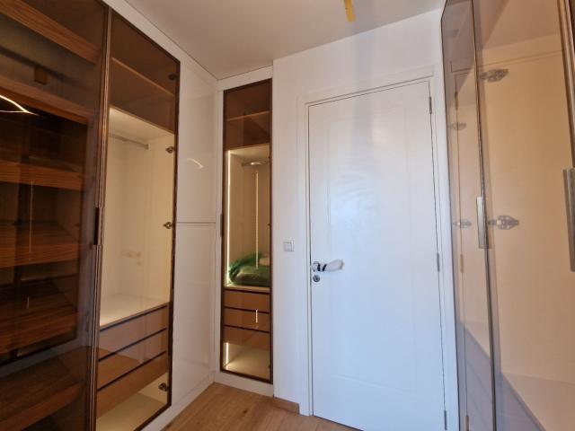 Luksuzni dvosobni penthouse 135 m² sa panoramskim pogledom na more i dva parking mesta – Bečići