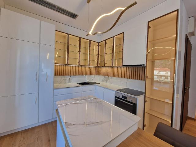 Luksuzni dvosobni penthouse 135 m² sa panoramskim pogledom na more i dva parking mesta – Bečići