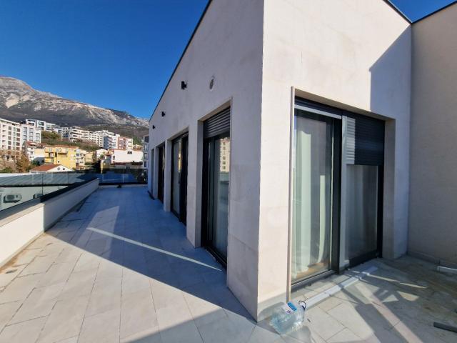 Luksuzni dvosobni penthouse 135 m² sa panoramskim pogledom na more i dva parking mesta – Bečići