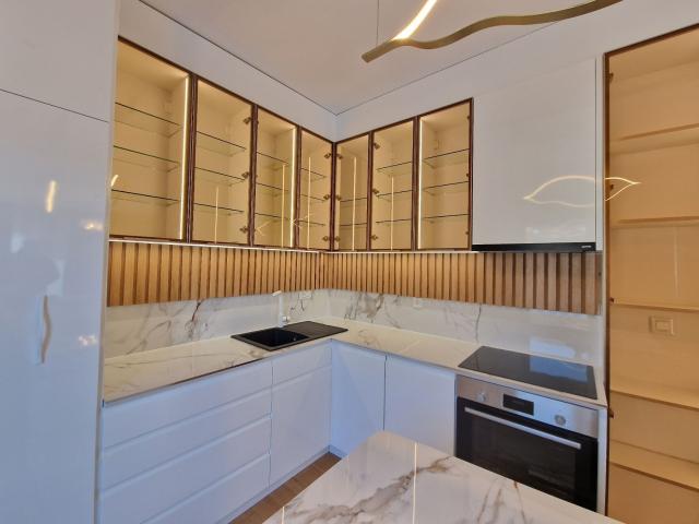 Luksuzni dvosobni penthouse 135 m² sa panoramskim pogledom na more i dva parking mesta – Bečići