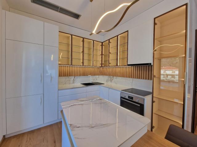 Luksuzni dvosobni penthouse 135 m² sa panoramskim pogledom na more i dva parking mesta – Bečići