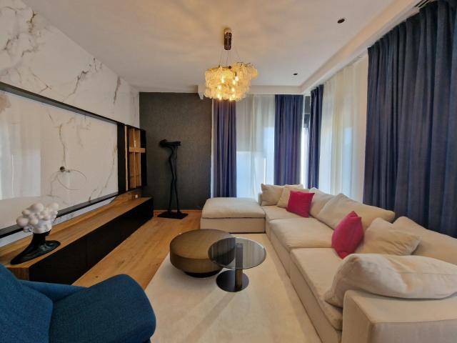 Luksuzni dvosobni penthouse 135 m² sa panoramskim pogledom na more i dva parking mesta – Bečići