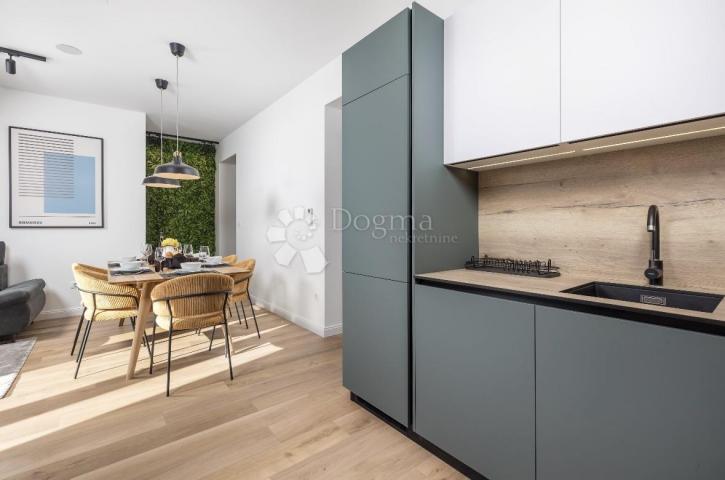 Rijeka, Centar, 156 m2. Divota od 3 stambene jedinice!