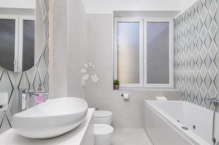 Rijeka, Centar, 156 m2. Divota od 3 stambene jedinice!