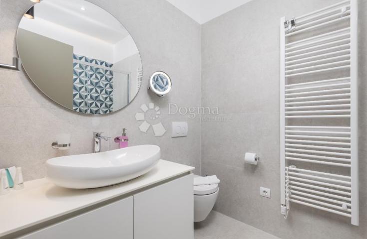 Rijeka, Centar, 156 m2. Divota od 3 stambene jedinice!