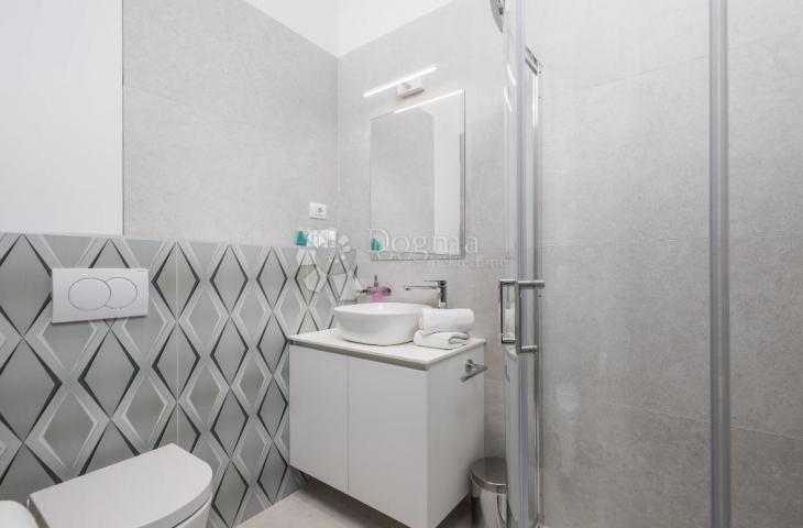Rijeka, Centar, 156 m2. Divota od 3 stambene jedinice!