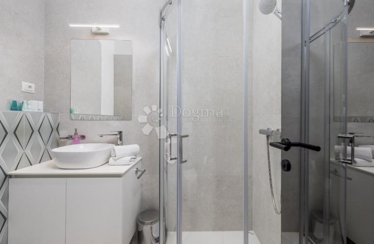 Rijeka, Centar, 156 m2. Divota od 3 stambene jedinice!