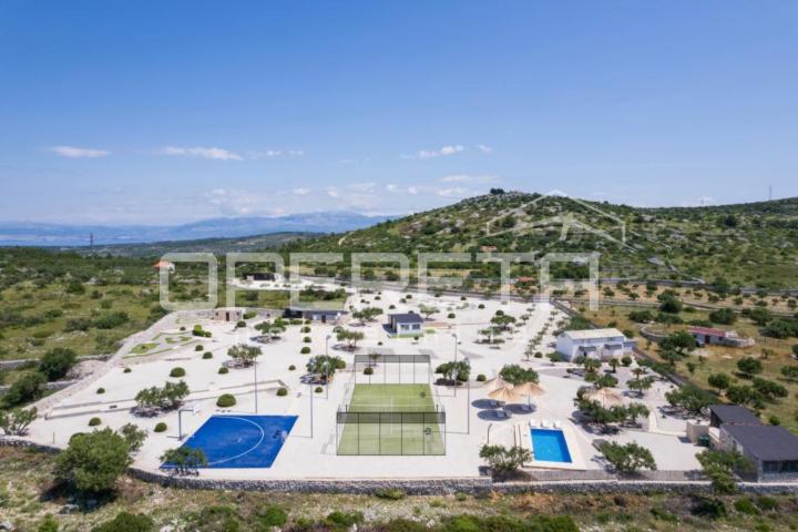 Brač, Milna - raznovrsno imanje s bazenom i sportskim sadržajima
