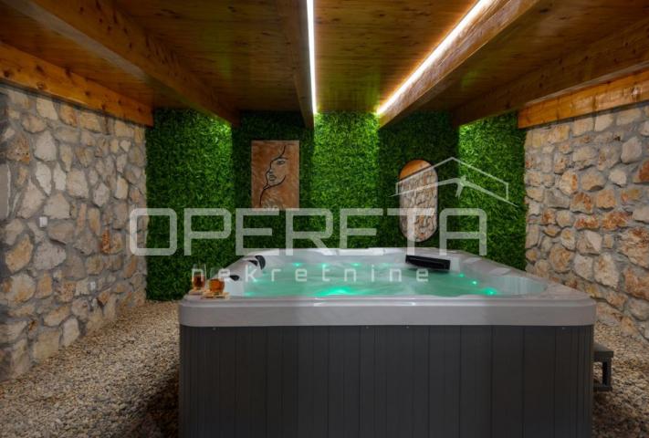 Brač, Milna - raznovrsno imanje s bazenom i sportskim sadržajima