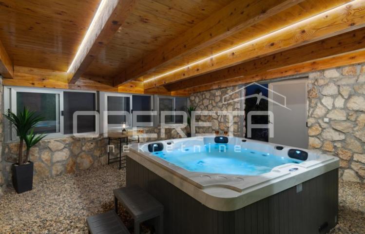 Brač, Milna - raznovrsno imanje s bazenom i sportskim sadržajima