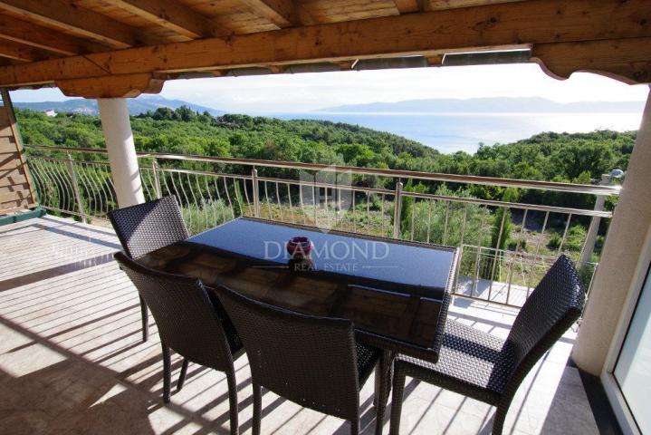 Rabac, Labin, apartmanska kuća s pogledom na more