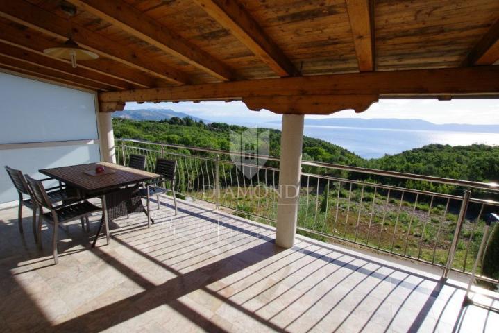 Rabac, Labin, apartmanska kuća s pogledom na more