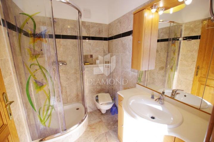Rabac, Labin, apartmanska kuća s pogledom na more