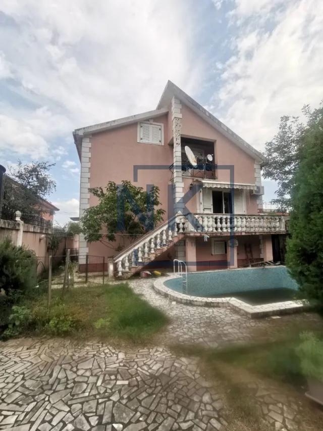 Prodaja | Kuća | 335m2 | Podgorica, Gornja Gorica
