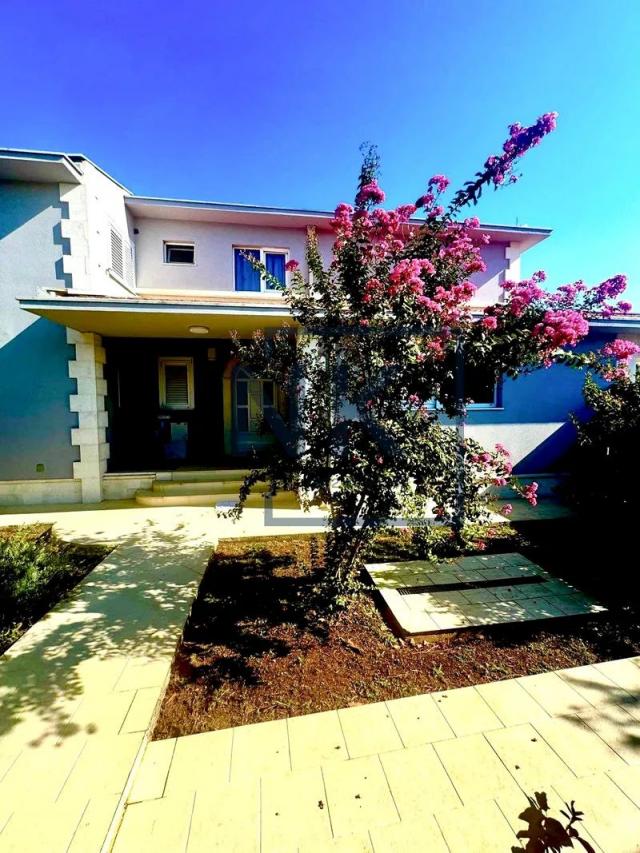 Najam/Izdavanje | Kuća | 450m2 | Podgorica, Donja Gorica