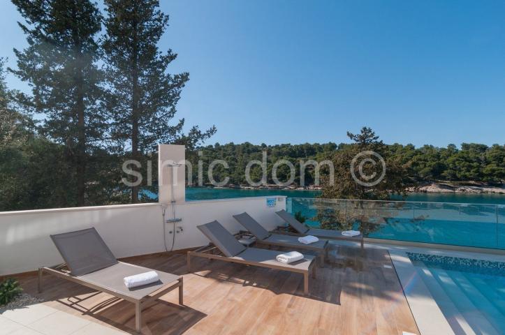 Luksuzna vila u prvom redu do mora, otok Brač
