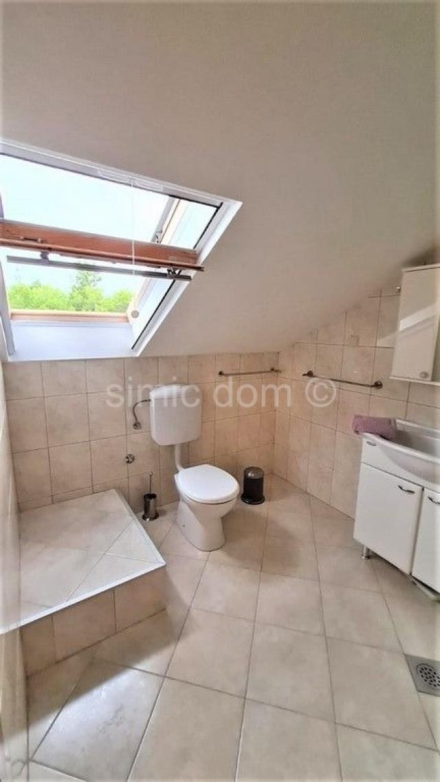 Luksuzan trosoban apartman na prodaju