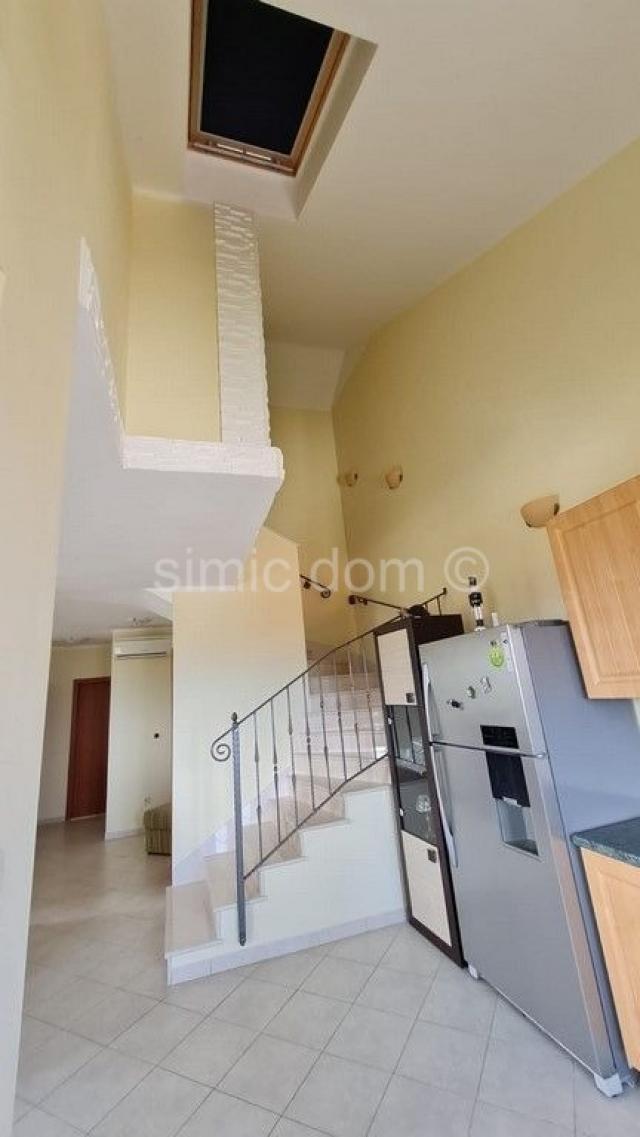 Luksuzan trosoban apartman na prodaju
