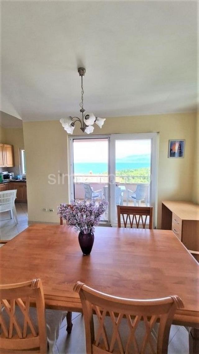 Luksuzan trosoban apartman na prodaju