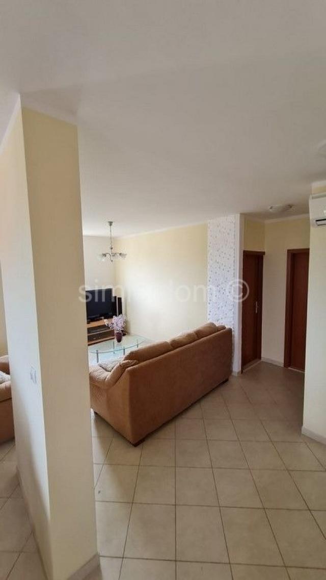 Luksuzan trosoban apartman na prodaju