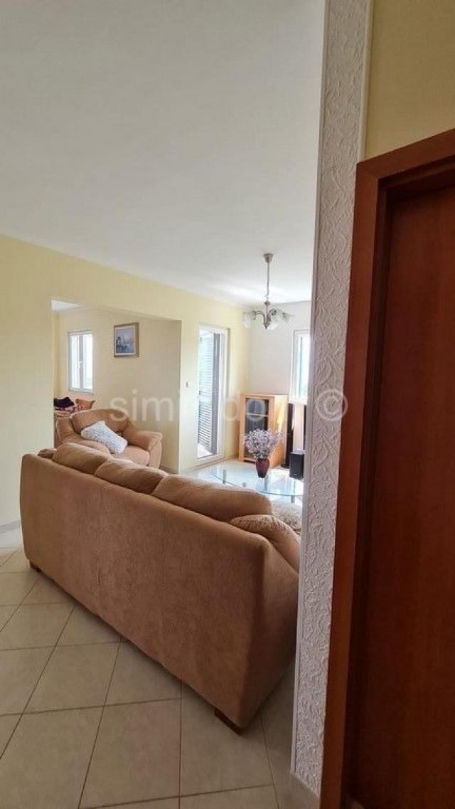 Luksuzan trosoban apartman na prodaju