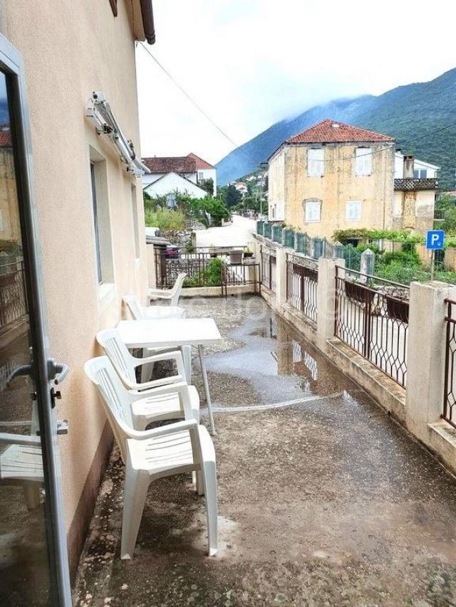 Apartmanska kuća na mirnoj lokaciji, Pelješac