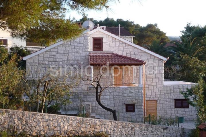 Šarmantna kuća blizu mora, Brač