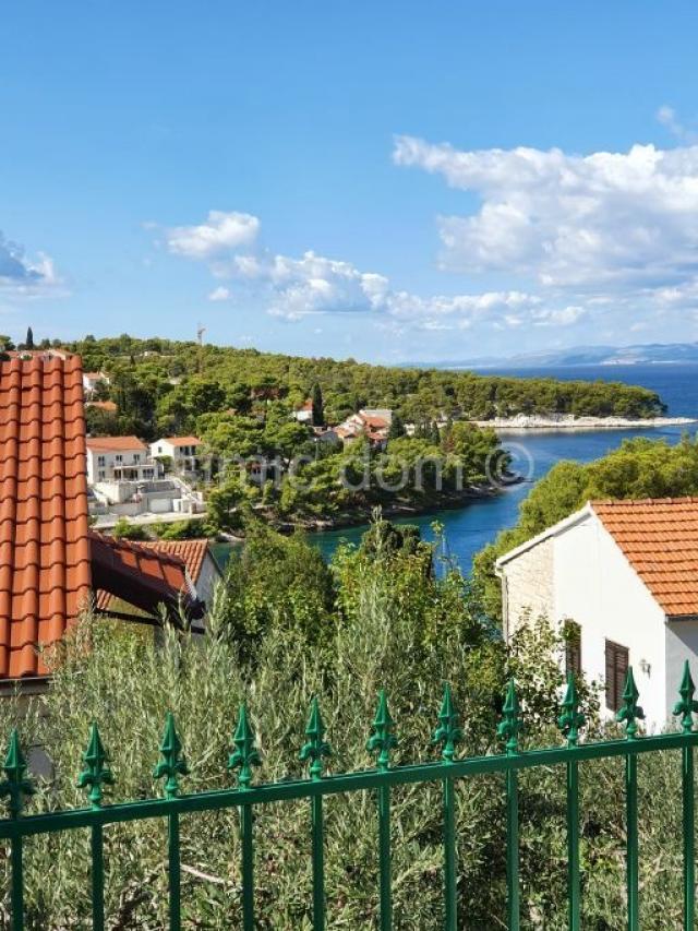 Šarmantna kuća blizu mora, Brač