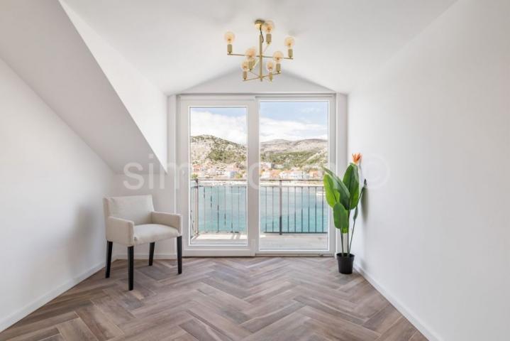Novouređena kuća u prvom redu do mora, Trogir