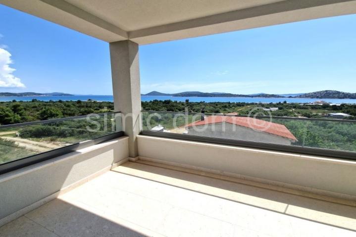Penthouse s pogledom na more blizu plaže, Tribunj