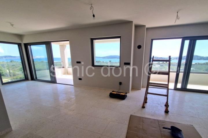 Penthouse s pogledom na more blizu plaže, Tribunj