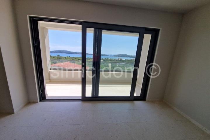 Penthouse s pogledom na more blizu plaže, Tribunj