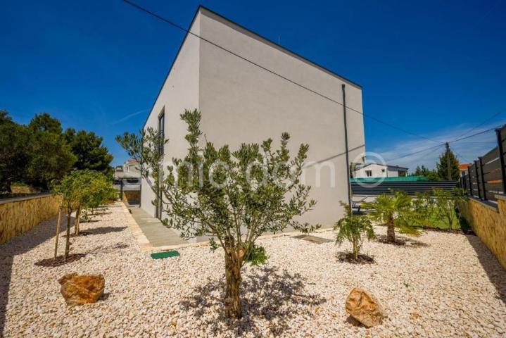 Predivna nova vila blizu plaže, Murter