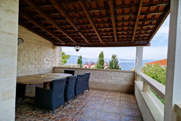 Kuća s bazenom i pogledom na more, Brač
