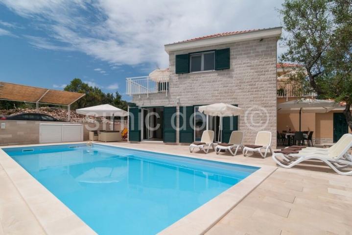 Šarmantna vila s bazenom, Brač
