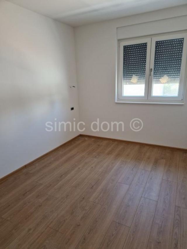 Novi apartman vrlo blizu plaže, Primošten