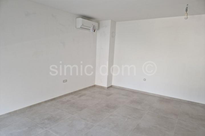 Novi apartman vrlo blizu plaže, Primošten