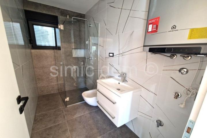 Apartman s vrtom i pogledom na more, Murter