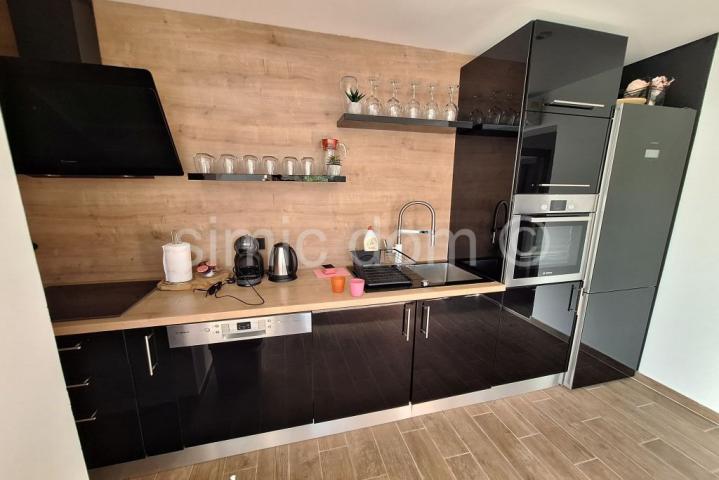 Prekrasna kuća s pogledom na more, Vinišće