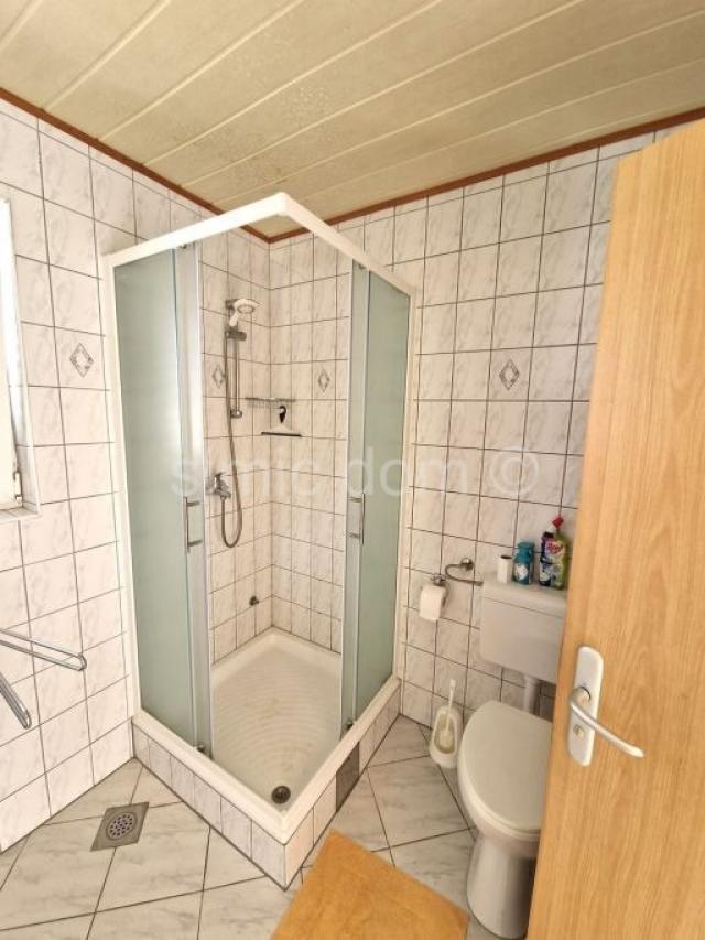 Samostojeća kuća s vrtom 70m od plaže, Rogoznica