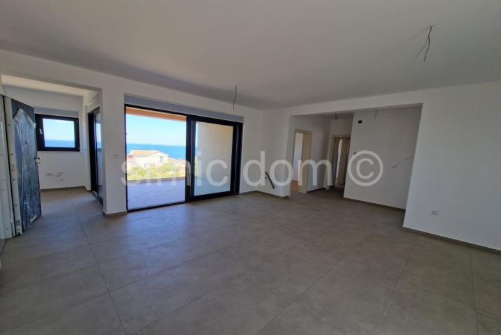Novi apartman s vrtom nadomak Primoštena