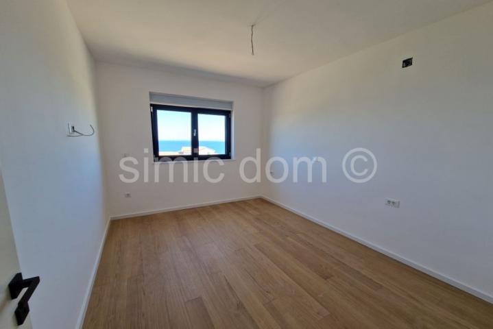 Novi apartman s vrtom nadomak Primoštena